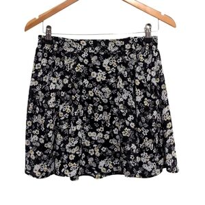 Jolt Daisy Print Mini Skirt Size Medium With Pockets